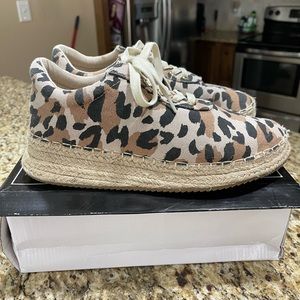 Qupid Toffee multi Leopard Canvas Sneakers size 10. Platform. Burlap